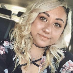 Meet your Posher, Nicole